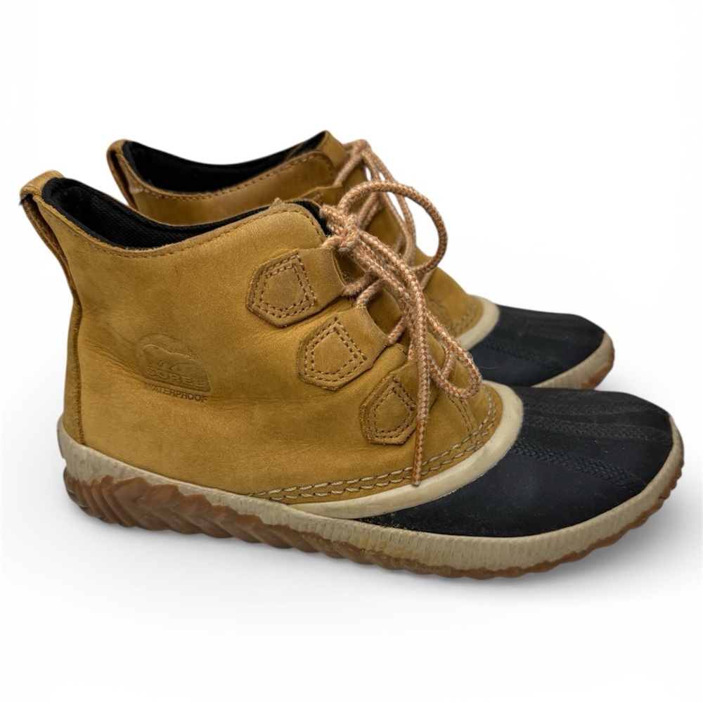 Sorel Out N About Leather Duck Boots Size 8.5